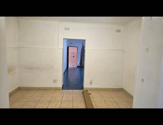 1 BEDROOM PROPERTY TO RENT IN GREENWOOD PARK